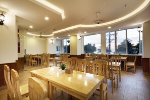 Se sirven desayunos y cocina local