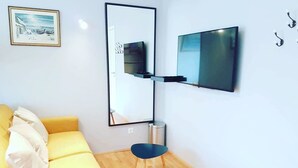 Familierom (5 Guests) | Oppholdsområde | Plasma-TV