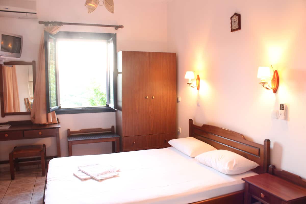 Economy Triple Room (Shared Balcony 112) | Laptop workspace, blackout drapes, free WiFi, bed sheets