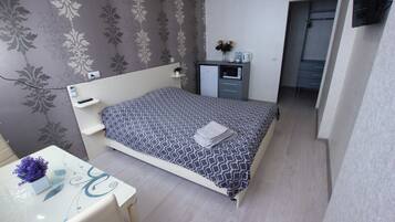 Standard Room | Premium bedding, down comforters, memory foam beds, in-room safe