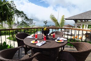 Minibar, individually decorated, individually furnished, desk - Altavista Villa (Wanagiri)