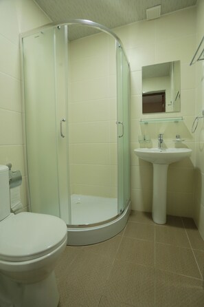 Quarto duplo luxo, 2 camas de solteiro | Chuveiro