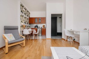 Comfort Apartment | Living room | Flat-screen TV - Miodowa Old Town Apartment (Warsaw)