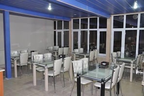 Bao gồm bữa sáng buffet hàng ngày 