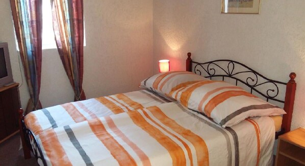 Free WiFi, bed sheets