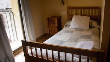 Double or Twin Room | Free cots/infant beds, free WiFi, bed sheets