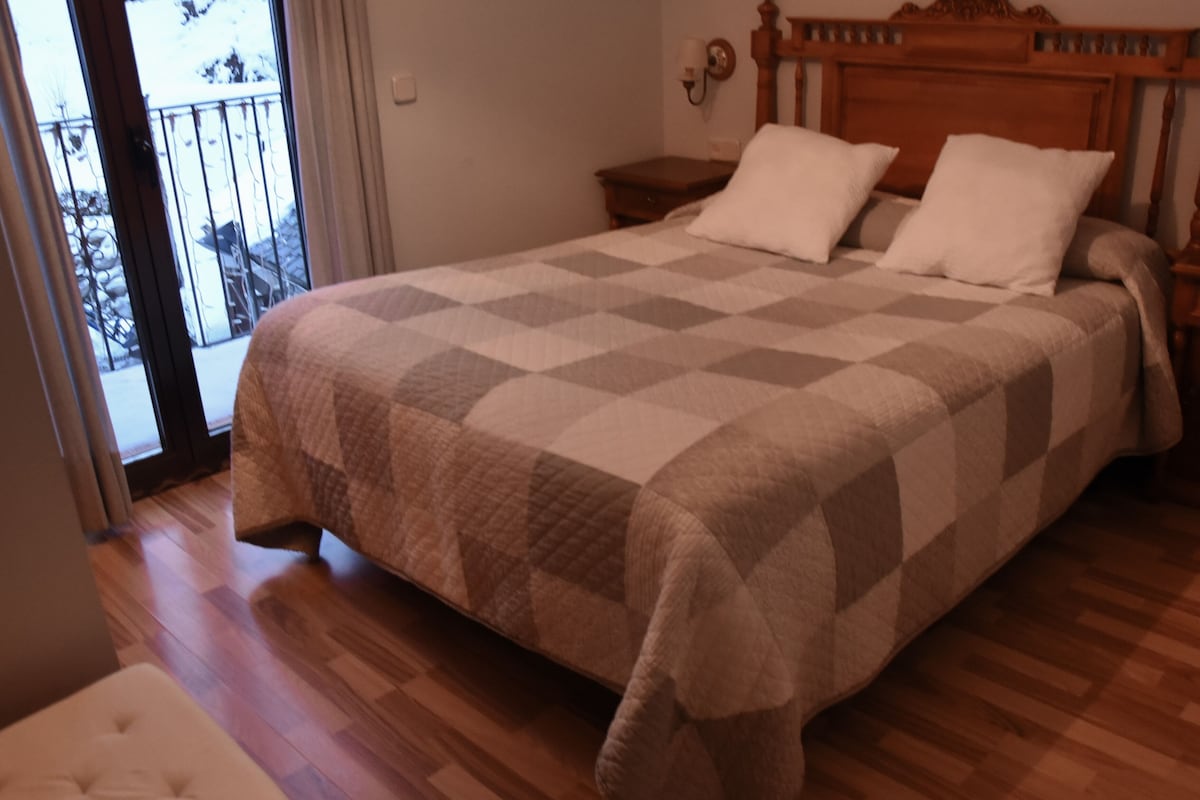 Cribs (free), WiFi (free), bed sheets