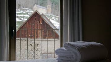 Double or Twin Room | Free cots/infant beds, free WiFi, bed sheets