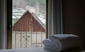 Double or Twin Room | Free cots/infant beds, free WiFi, bed sheets - Hotel Eth Saueth (Naut Aran)