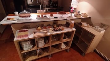 Daily buffet breakfast (EUR 8 per person)