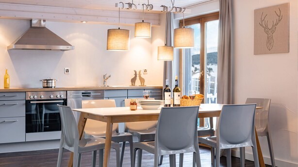 Apartment, 3 Bedrooms (Fewo 1) | Private kitchen | Coffee/tea maker, full-size fridge, microwave, oven - Chalet Seeblick Davos (Davos)