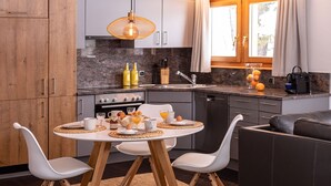 Apartment, 2 Bedrooms (Fewo 2) | Private kitchen | Coffee/tea maker, full-size fridge, microwave, oven - Chalet Seeblick Davos (Davos)