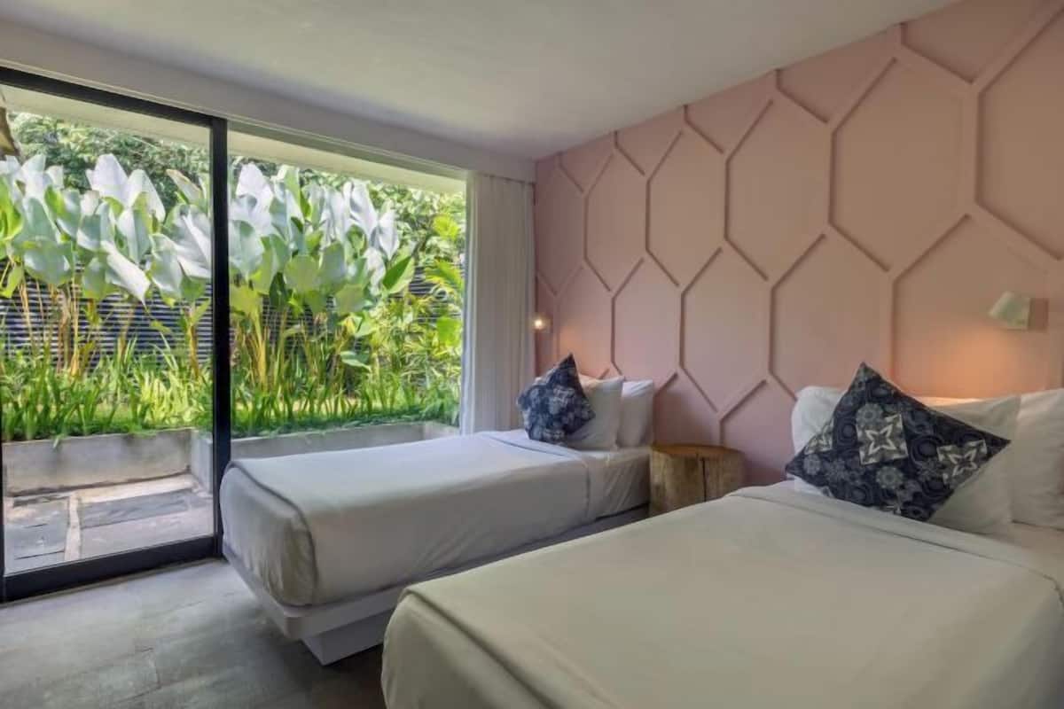 Free minibar items, in-room safe, desk, soundproofing