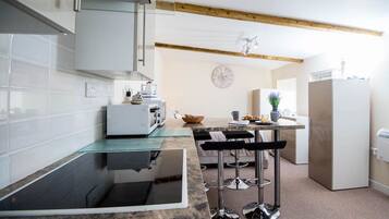 Cottage | Private kitchenette | Fridge, microwave, oven, stovetop