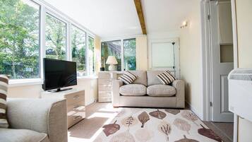 Cottage | Living area | Flat-screen TV