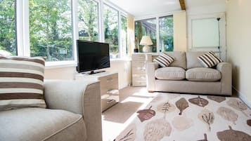 Cottage | Living area | Flat-screen TV