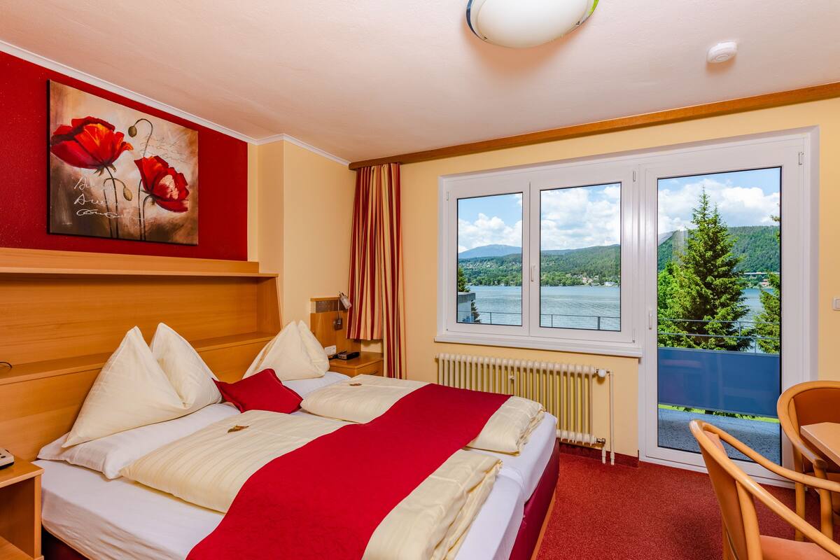 Double Room (A2A2) | In-room safe, blackout drapes, WiFi (free), bed sheets