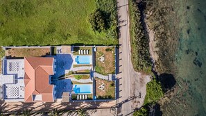 2 piscinas al aire libre, tumbonas