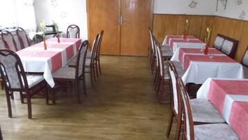 Tägliches inbegriffenes nach Wunsch zubereitetes Frühstück