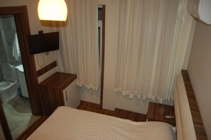 Standard Room | Minibar, free WiFi, bed sheets - (Izmir)