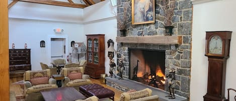 Lobby lounge