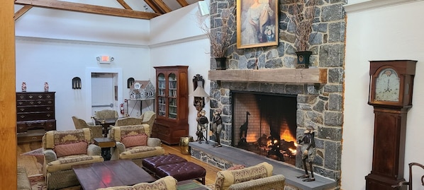 Lobby lounge