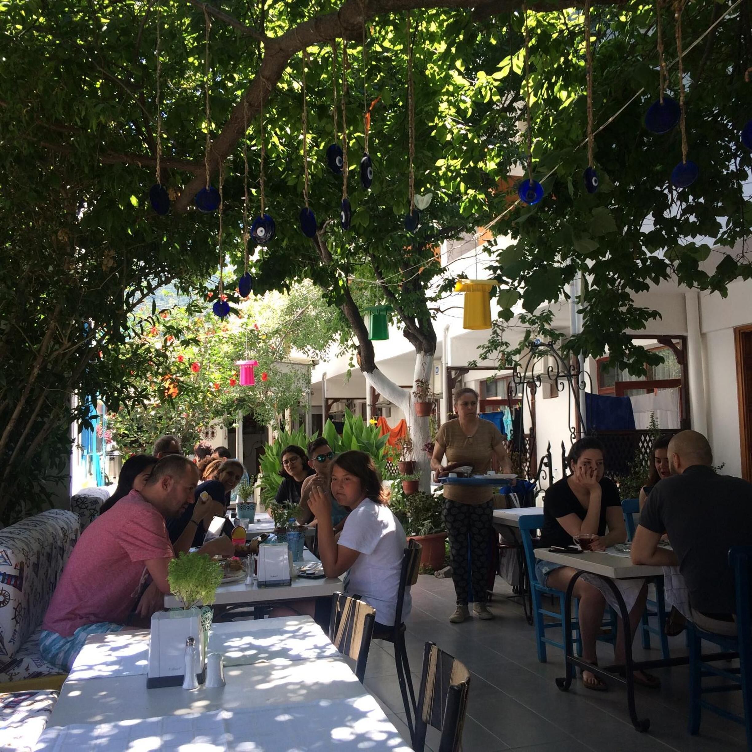 2 restaurants, breakfast, lunch served; local and international cuisine