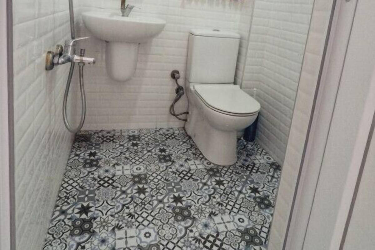 standard double or twin room | bathroom | shower, hair dryer, slippers, towels