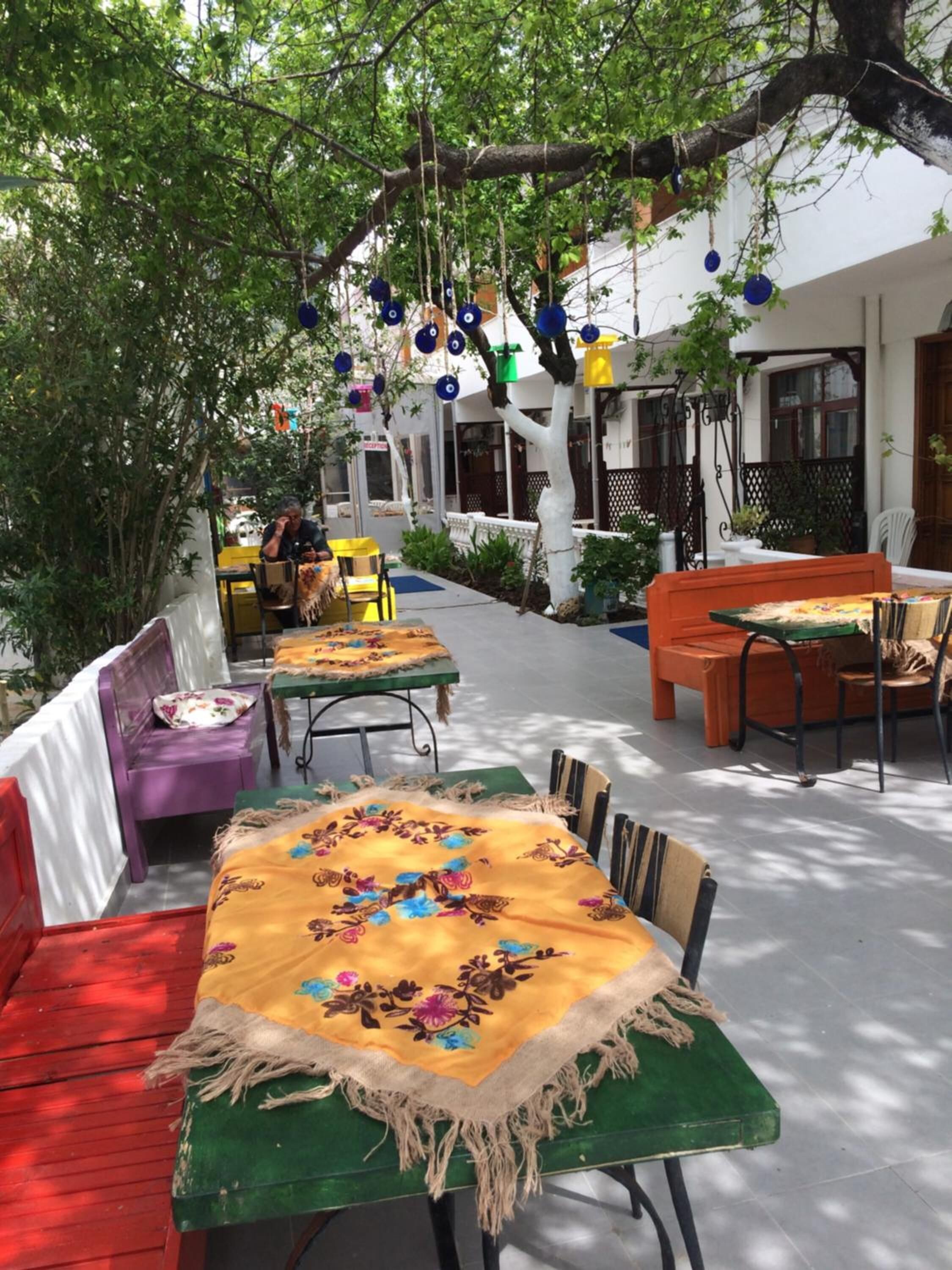 2 restaurants, breakfast, lunch served; local and international cuisine