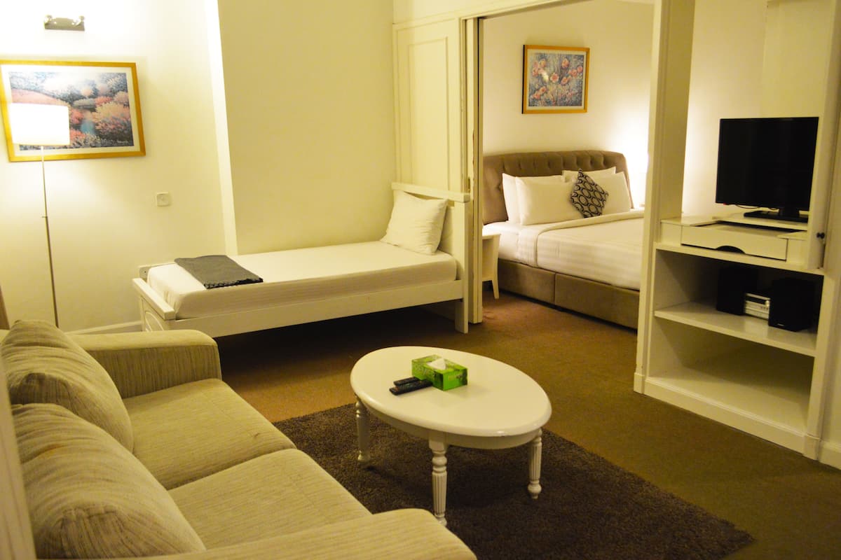 Deluxe Studio | Living room