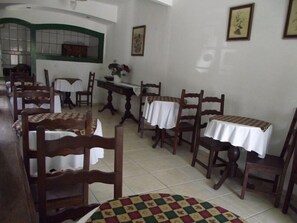 Desayuno bufé gratuito y diario