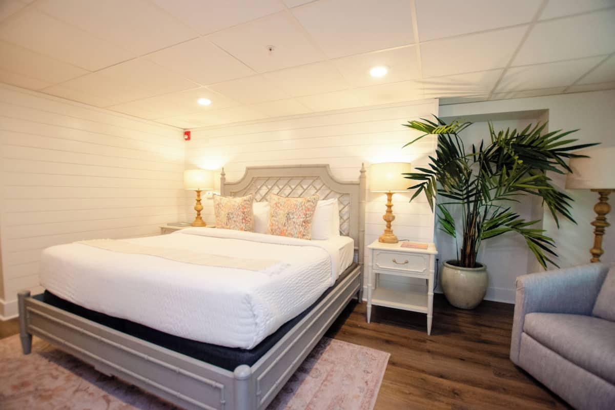 1 bedroom, premium bedding, minibar, in-room safe