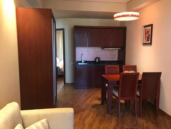 Luxury Apartment | Langsir/tirai gelap terus, seterika/papan seterika, Wi-fi percuma