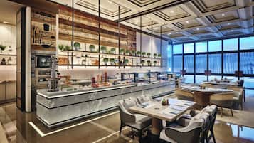 4 nhà hàng, phục vụ bữa sáng, bữa trưa, bữa tối, món Á