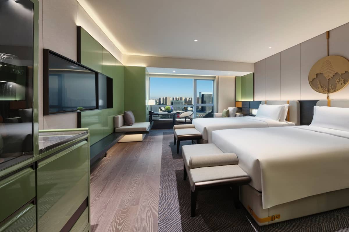 1 bedroom, premium bedding, minibar, in-room safe