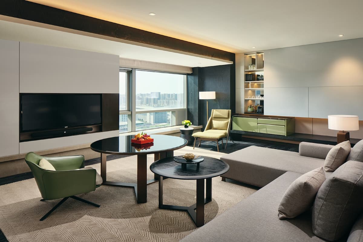 1 bedroom, premium bedding, minibar, in-room safe