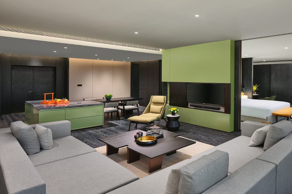 Suite, 1 Bedroom, Club Lounge Access (Dining Area) | 1 bedroom, premium bedding, minibar, in-room safe