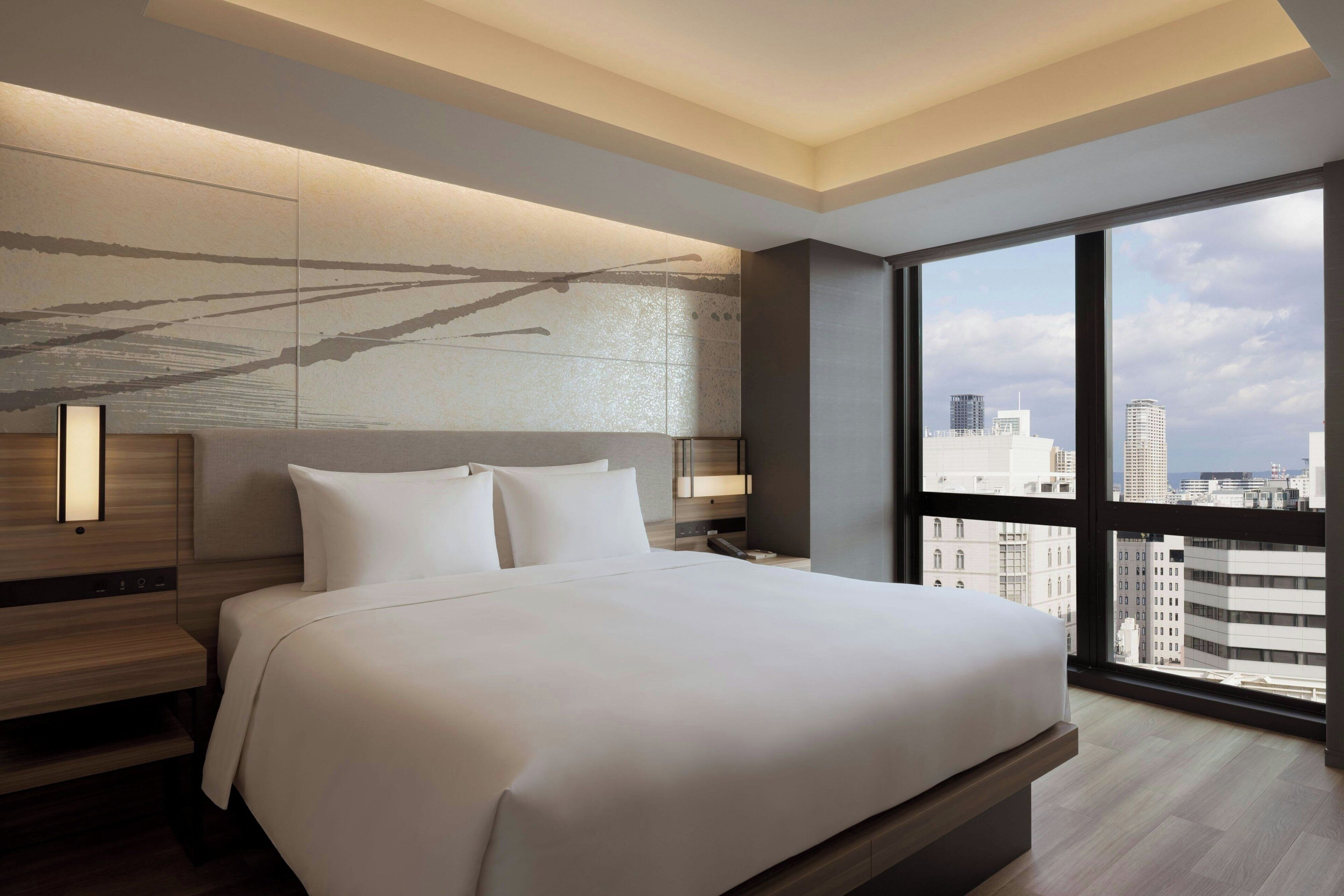 Suite, 1 King Bed, Non Smoking, City View | 1 bedroom, pillow-top beds, in-room safe, desk