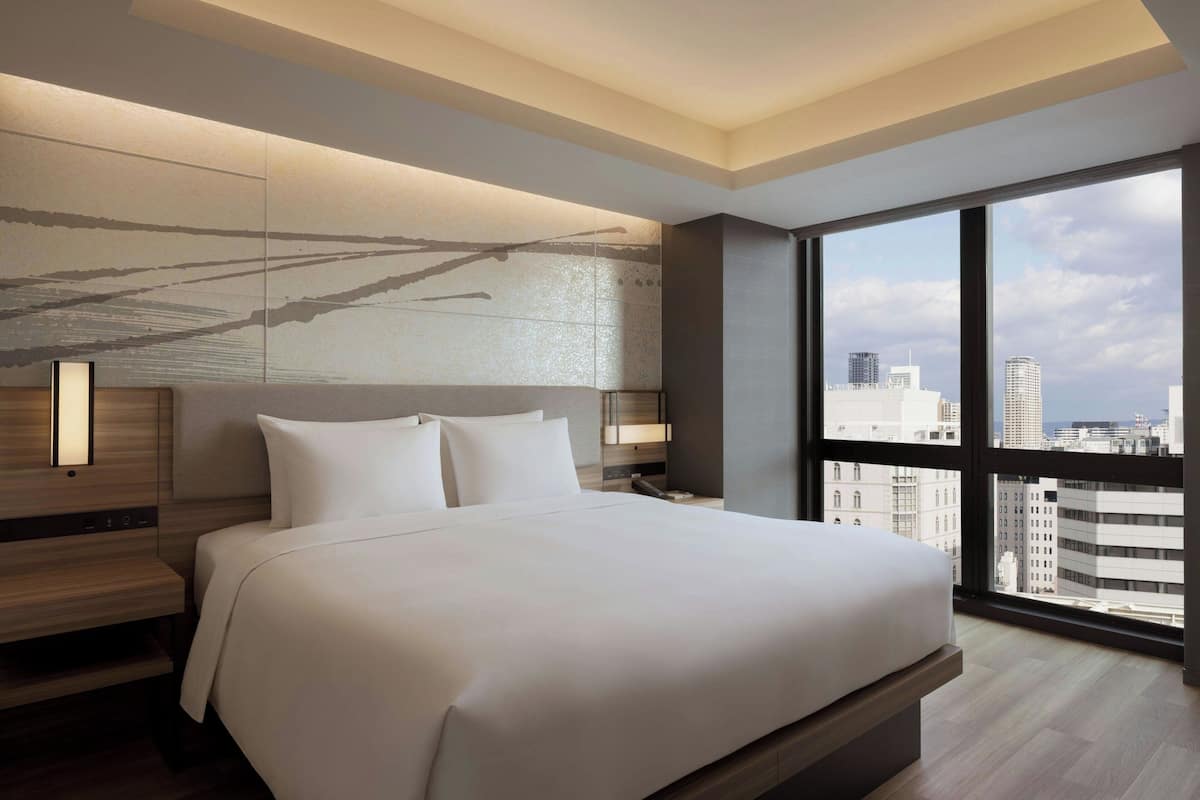 Suite, 1 King Bed, Non Smoking, City View | 1 bedroom, pillowtop beds, in-room safe, desk