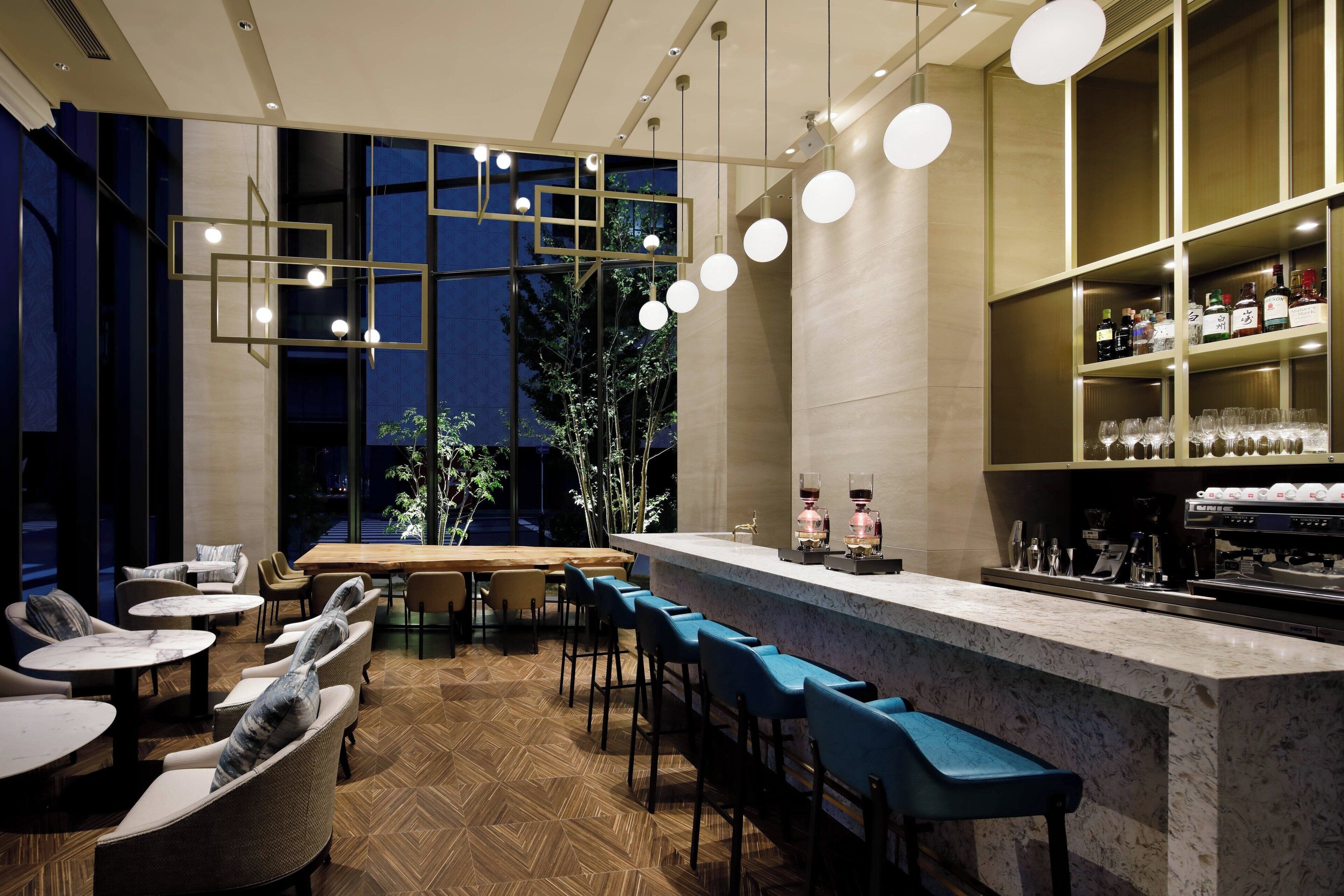 serves lunch and dinner