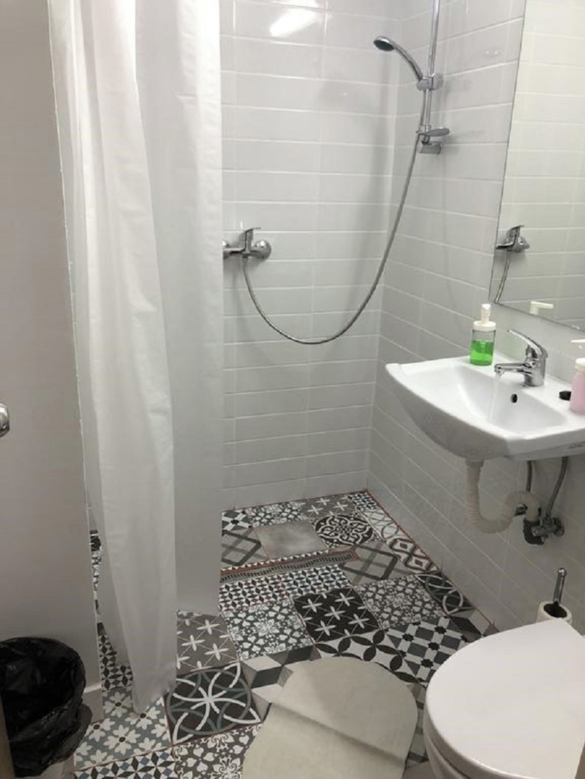 Gratis toalettartiklar, hårtork, handdukar och toalettpapper