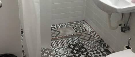 Gratis toalettartiklar, hÄrtork, handdukar och toalettpapper