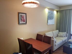 Appartement luxueux | 2 chambres, rideaux d’obscurcissement, fer et planche à repasser