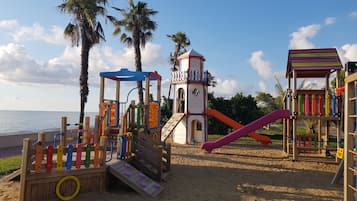 Children’s play area – outdoor