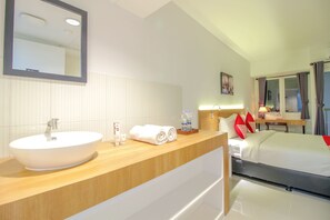 Standard Double Room | Room amenity - OYO Flagship 1260 Sentraland Karawang (Karawang)