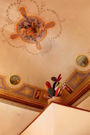 Premium bedding, down comforters, pillowtop beds, minibar - Naca Suite (Catania)