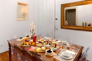 Premium bedding, down comforters, pillowtop beds, minibar - Naca Suite (Catania)