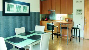 Family Apartment | Private kitchen | Fridge, oven, toaster, griddle