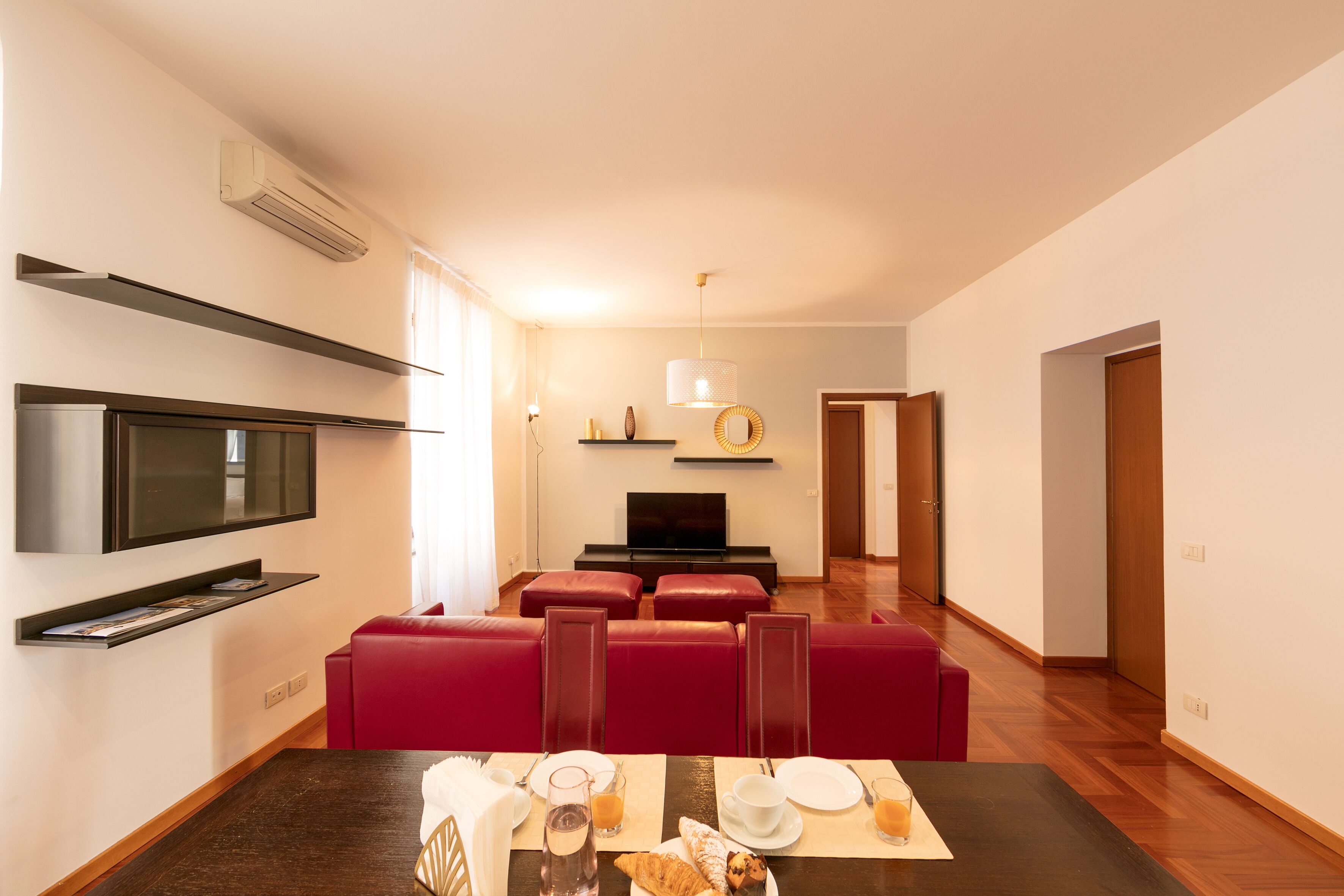 Apartment, 3 Schlafzimmer | Wohnbereich | 52-Zoll-Flachbildfernseher mit Digitalempfang, Smart-TV