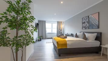 Suite XL with sofa bed | Individuell dekoriert, individuell eingerichtet, Schreibtisch